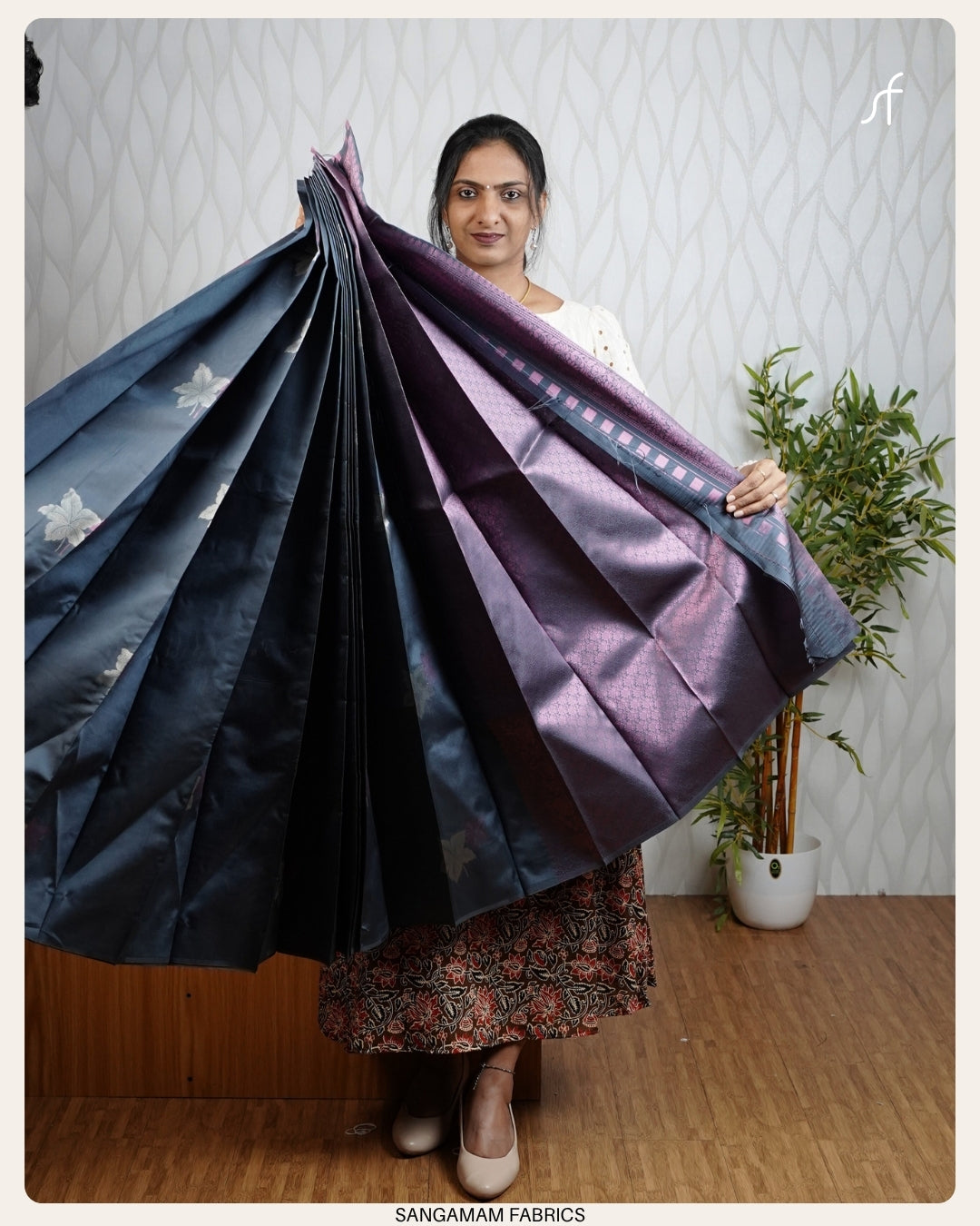 BORDERLESS FLORAL BUTTA SEMI SILK SAREE