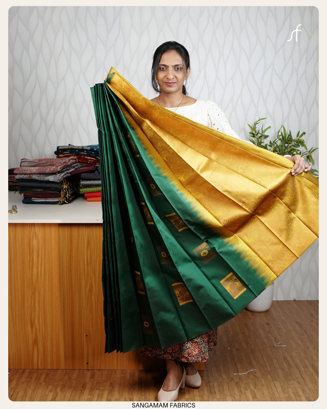 BORDERLESS SEMI SILK SAREE WITH CONTRAST PATTEN