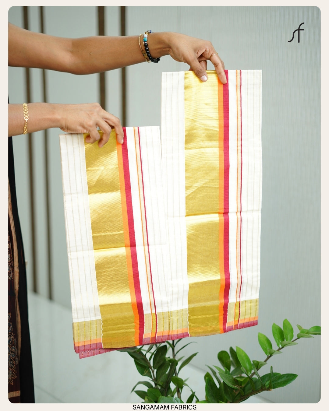 STRIPE WITH GOLDEN BORDER SET MUNDU