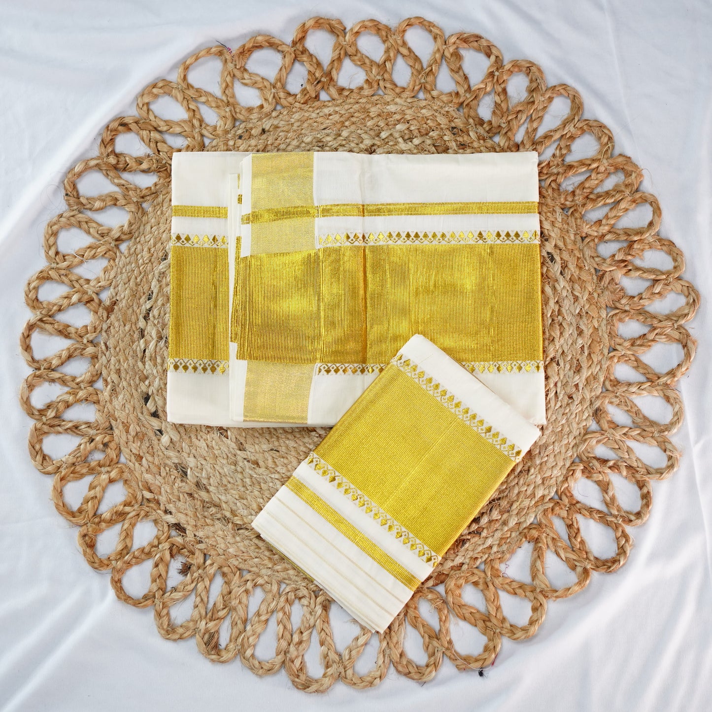 "GOLDEN BOLD BORDER" KASAVU SET MUNDU