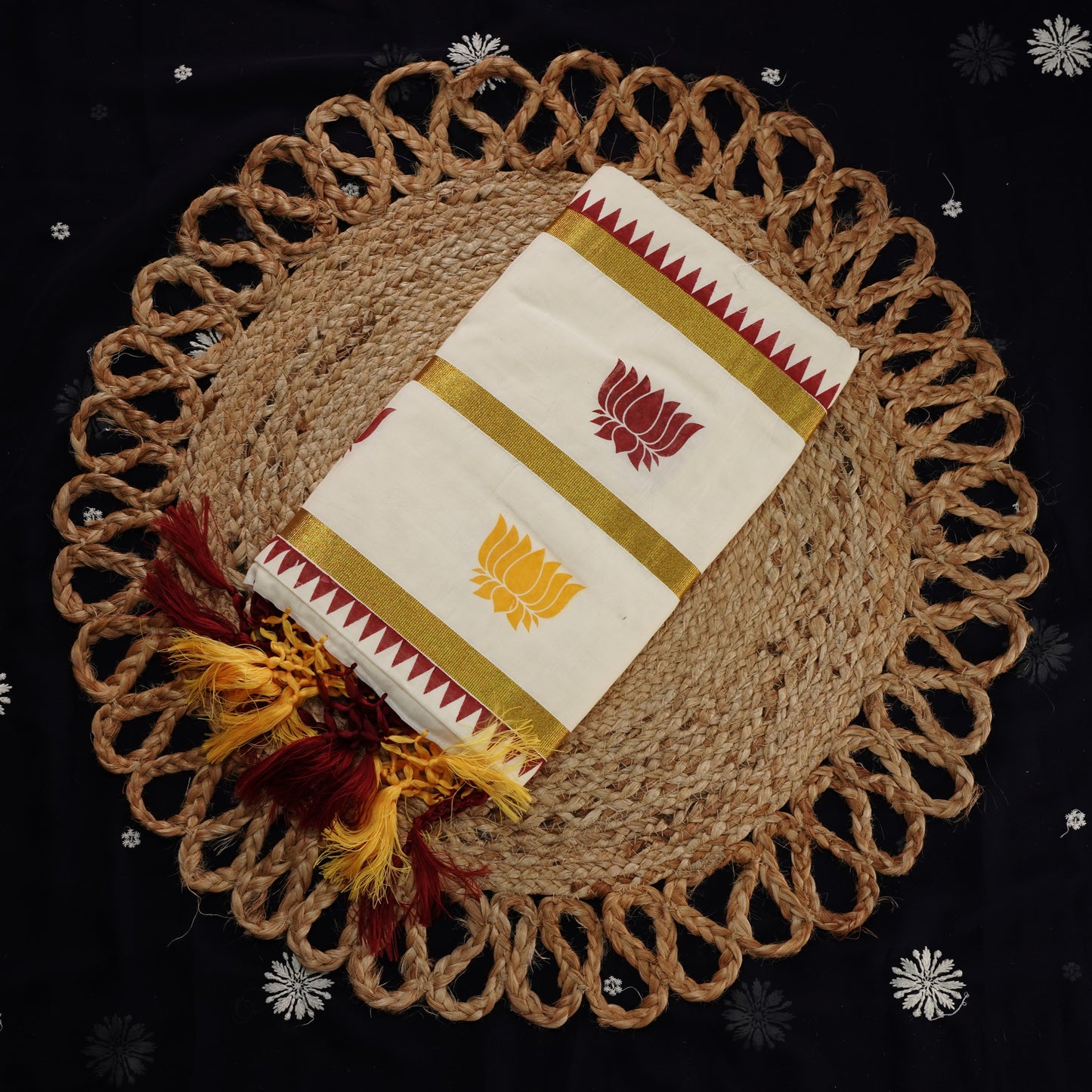 KERALA COTTON SETSAREE WITH LOTUS MOTIFS