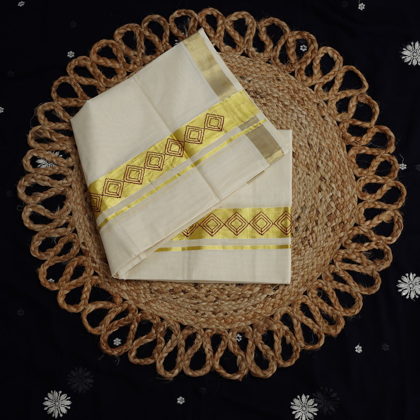 EMBROIDERED COTTON DOUBLE MUNDU