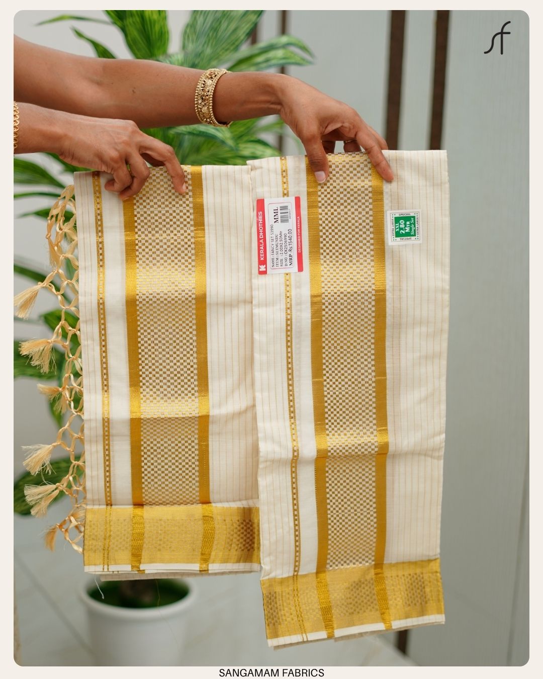 STRIPE DETAILED SET MUNDU&nbsp;