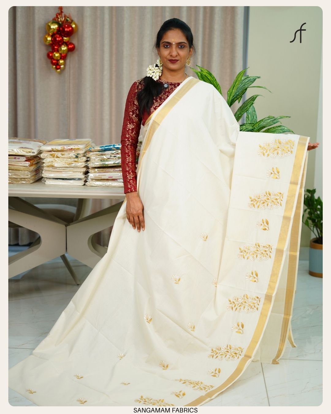 EMBROIDERY DETAILED SET SAREE