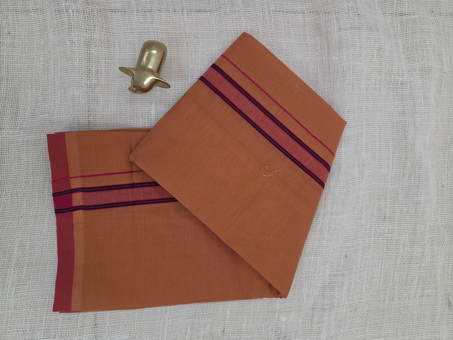 KAVI MUNDU COTTON PLAIN MEROON KARA