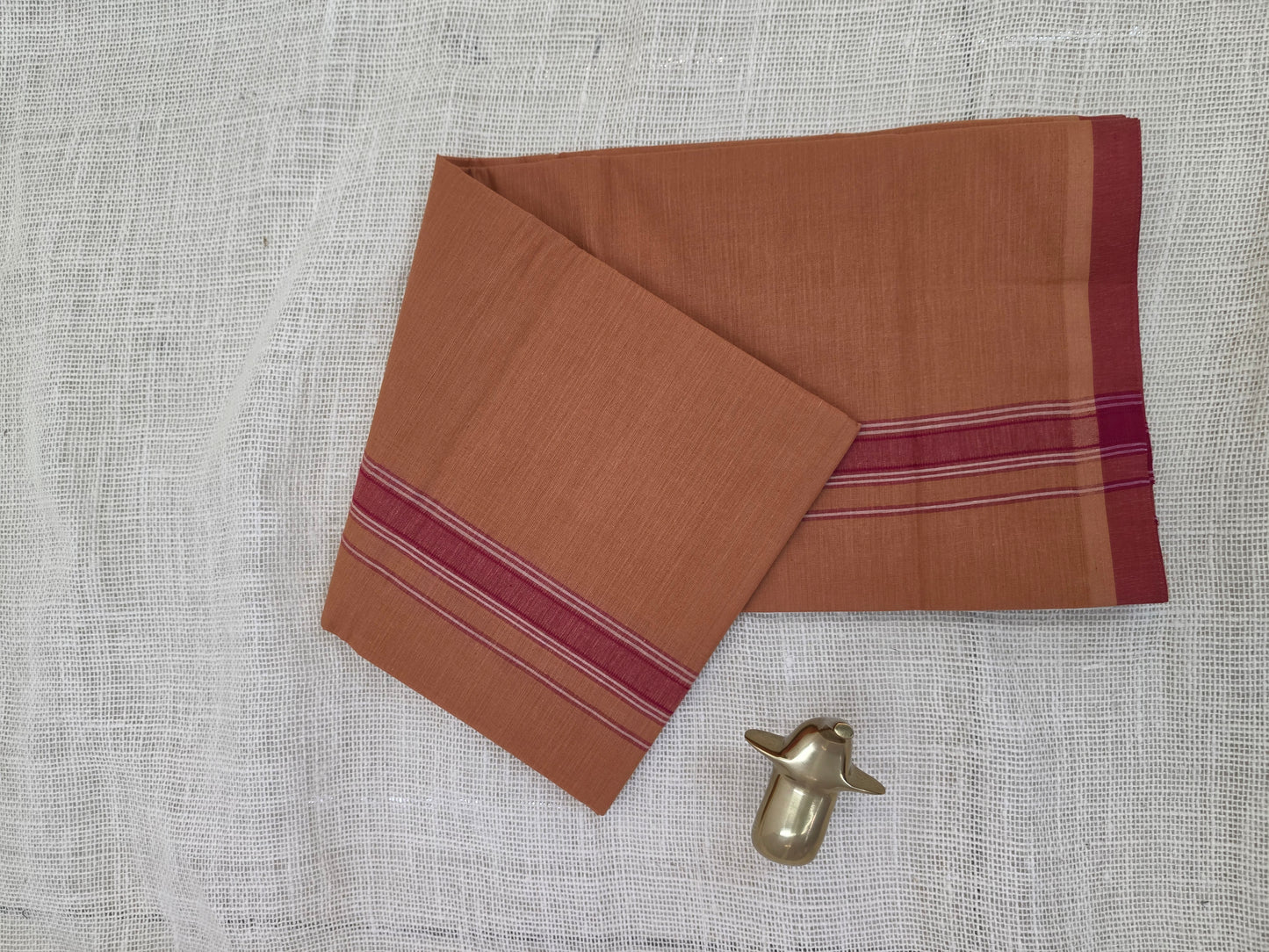 KAVI MUNDU COTTON PLAIN MEROON & WHITE KARA