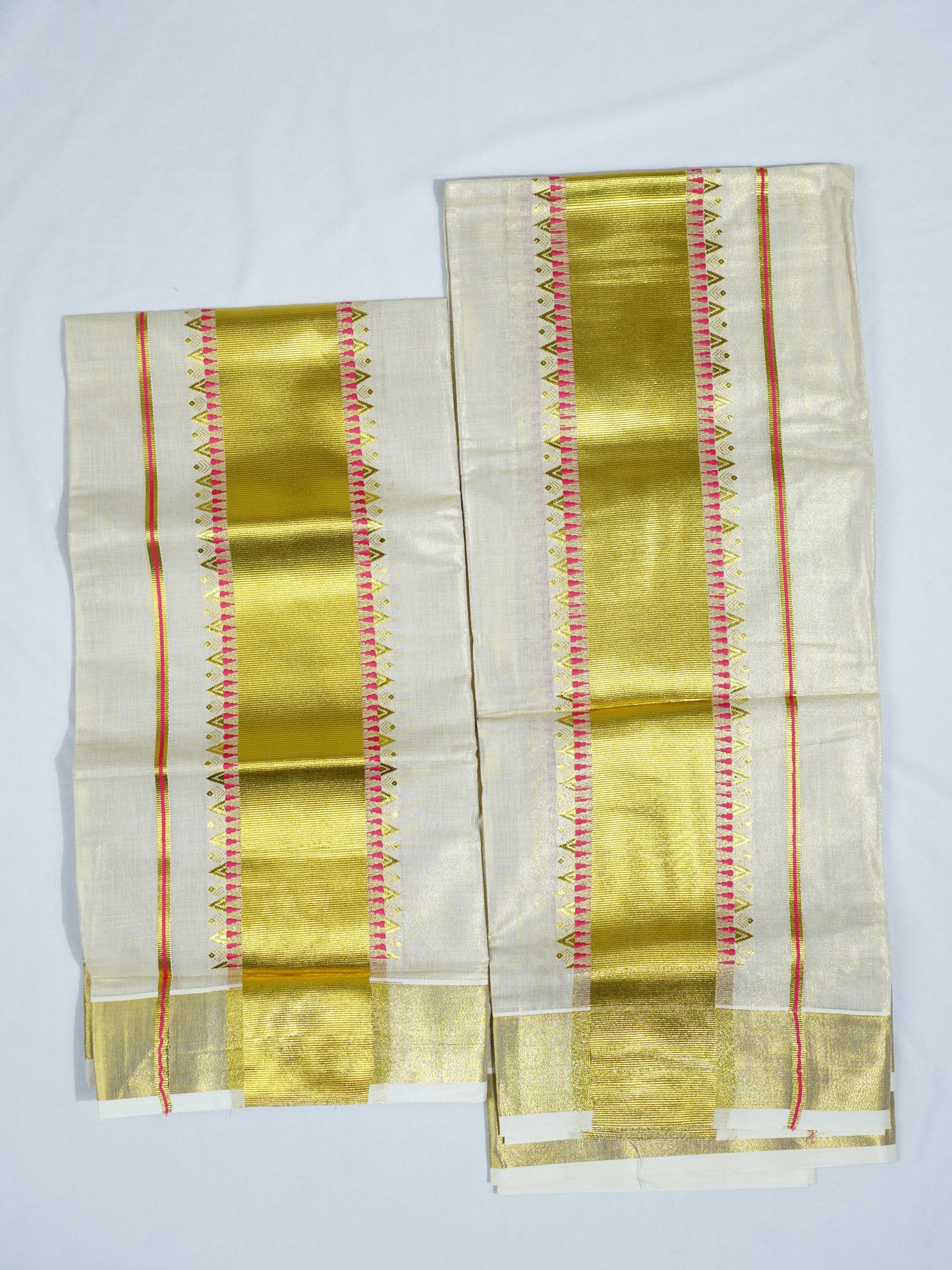 KERALA GOLDEN TISSUE JACQUARD WORK SETMUNDU 2.80 Meter