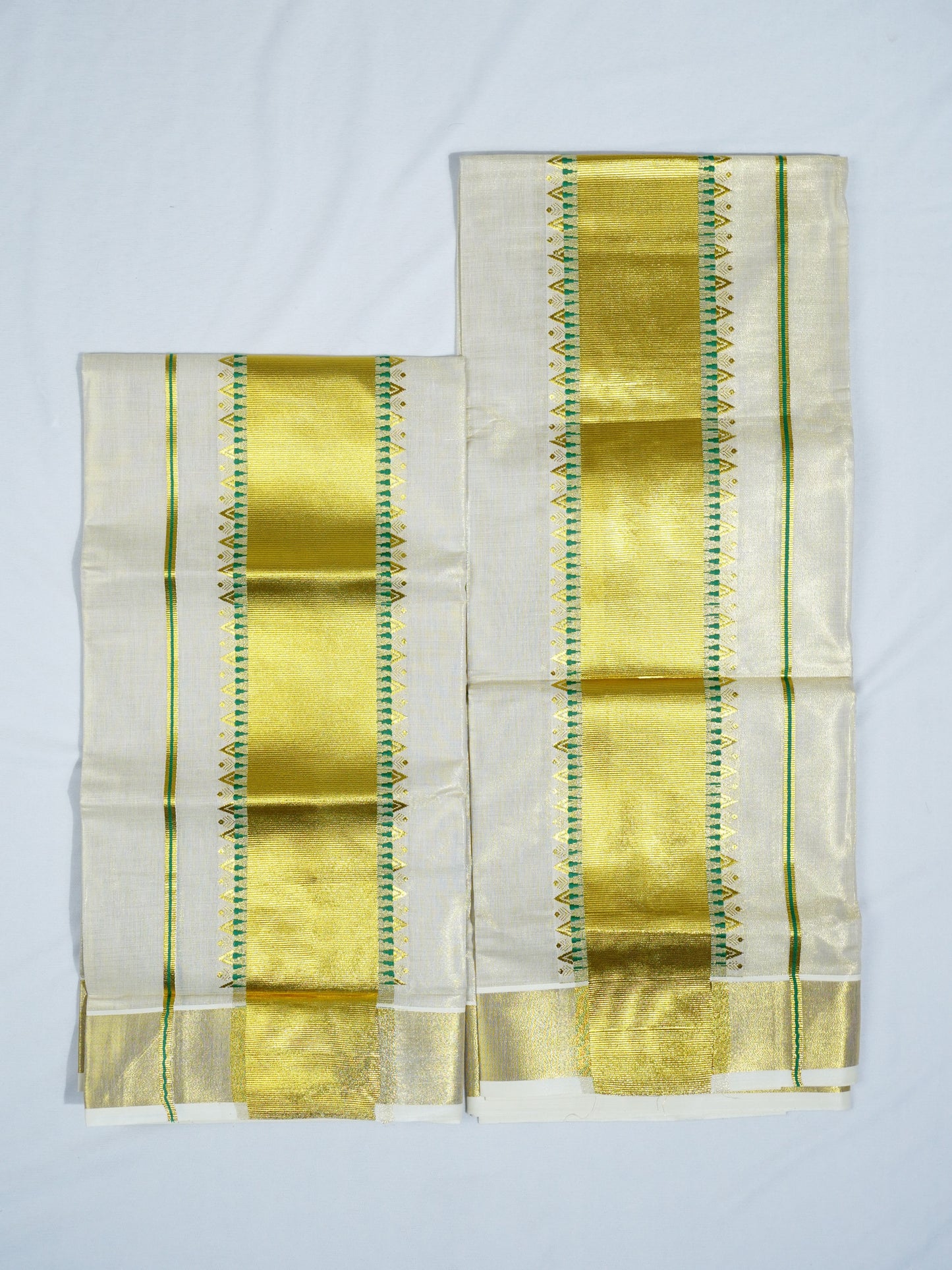 KERALA GOLDEN TISSUE JACQUARD WORK SETMUNDU 2.80 Meter