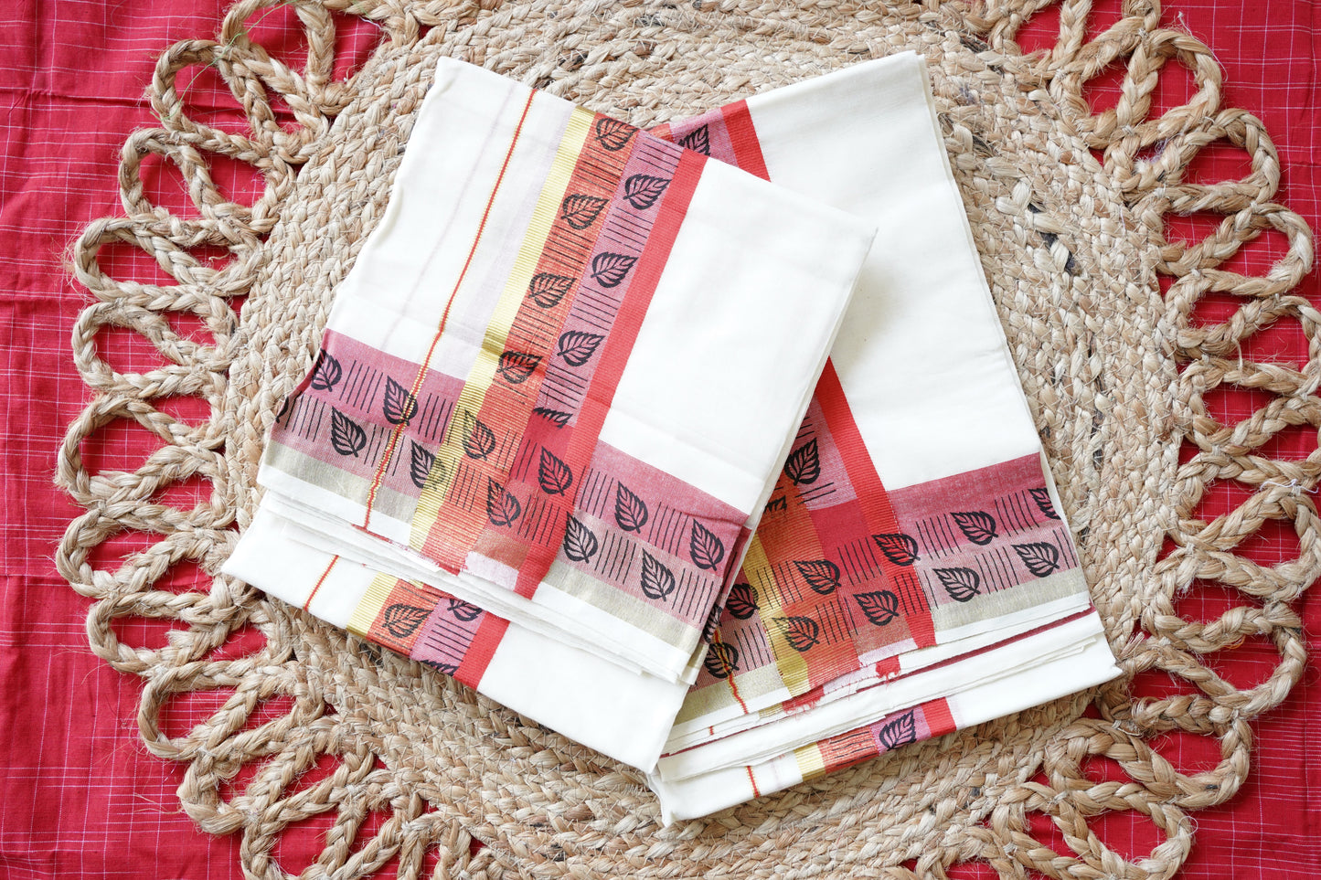 COTTON SINGLE SETMUNDU: LEAF PRINTED PATTERN