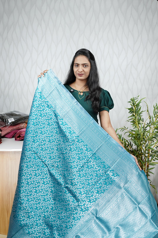 TISSUE SILK SAREE WITH RICH PALLU AND CONTRAST BLOUSE